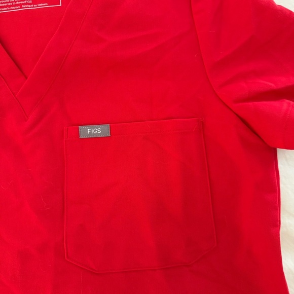 Figs Catarina - One Pocket Scrub Top - Pop Red - Picture 6 of 8